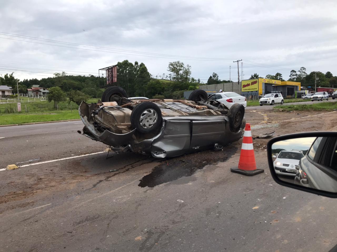 Colisão envolvendo dois veículos causa uma morte na ERS-239