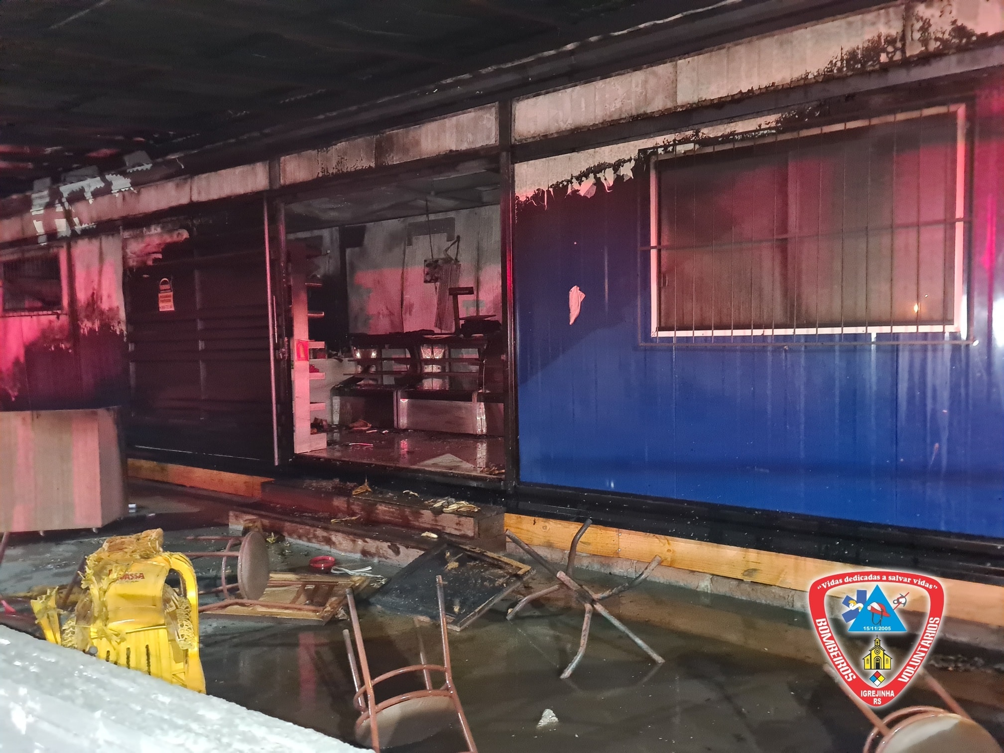 Incêndio deixa lancheria destruída em Igrejinha