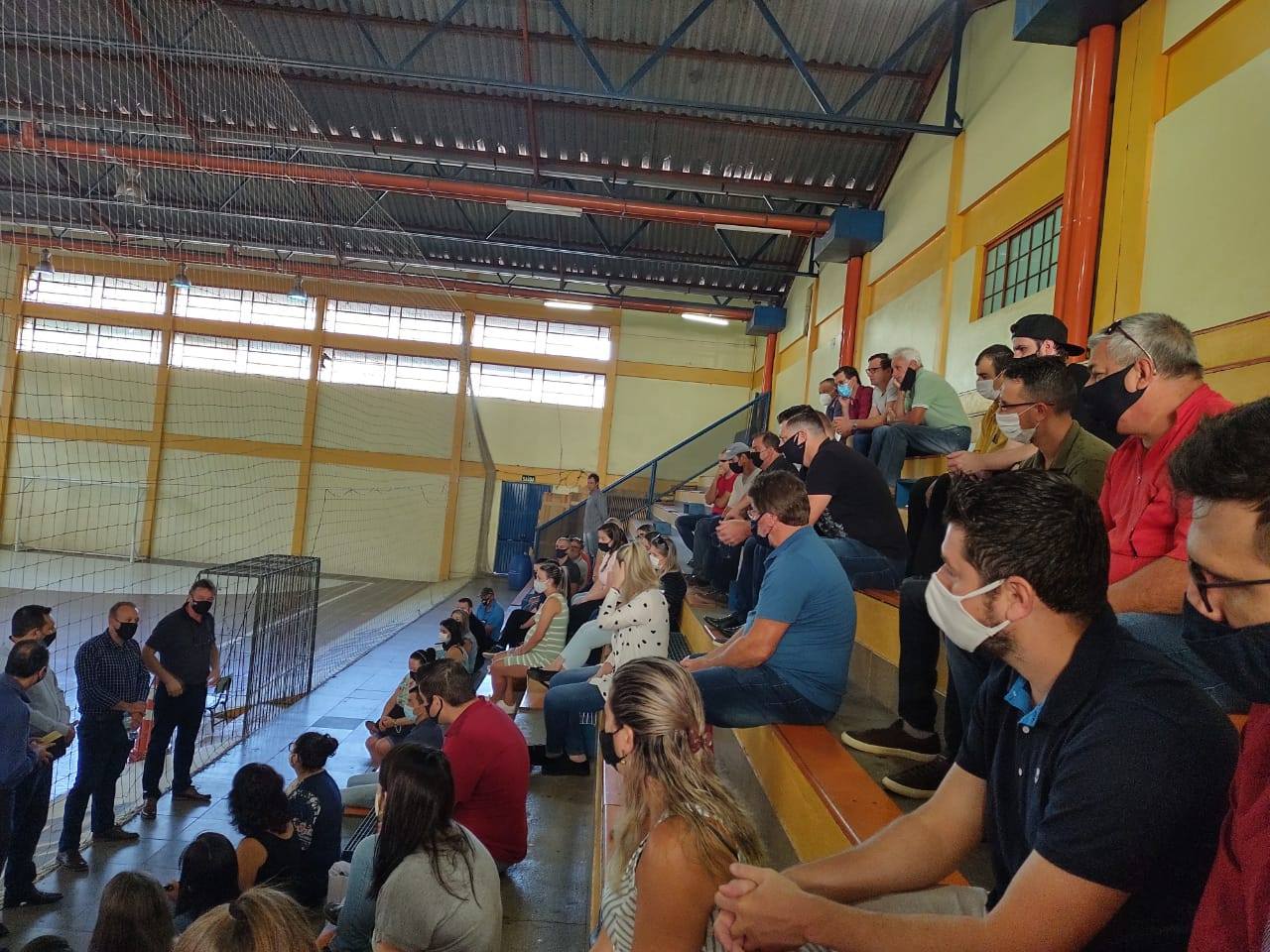 Prefeito e vice realizam reunião com servidores em Riozinho