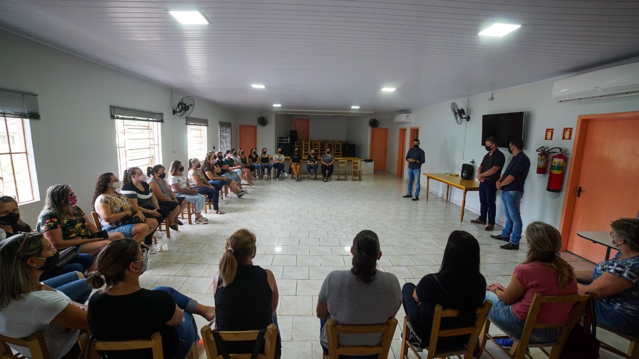 Riozinho orienta profissionais para o retorno do ano letivo