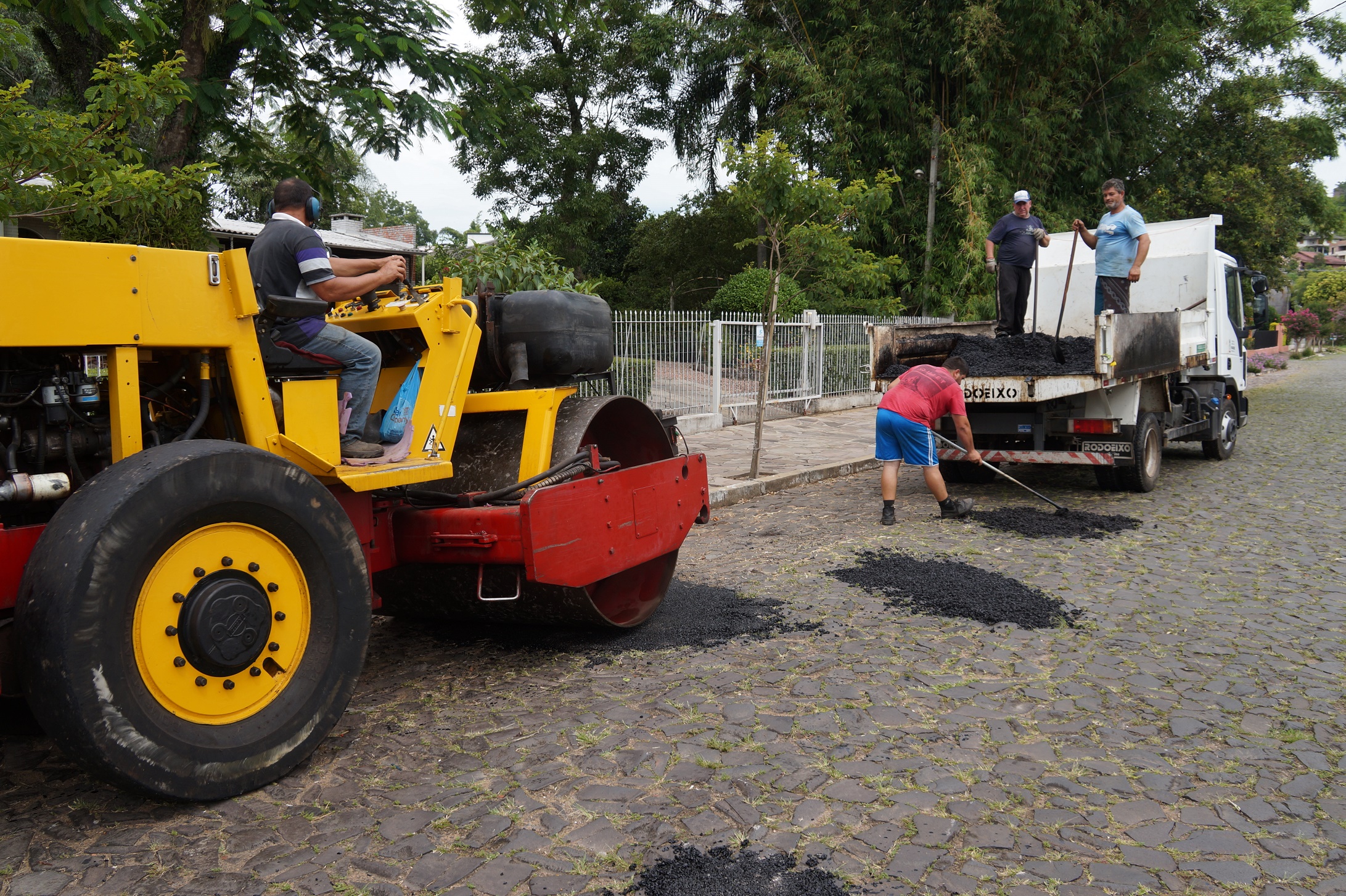 Parobé realiza operação tapa-buracos