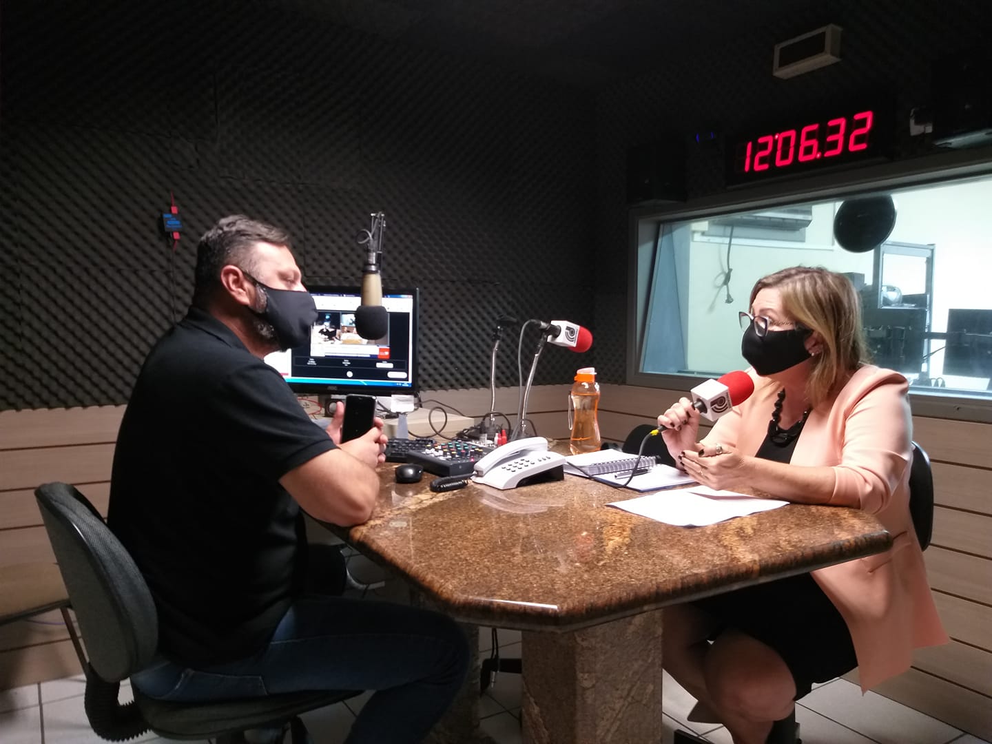 Sirlei decide manter gestão compartilhada em escolas de Taquara, mas anuncia aumento de salário para professores