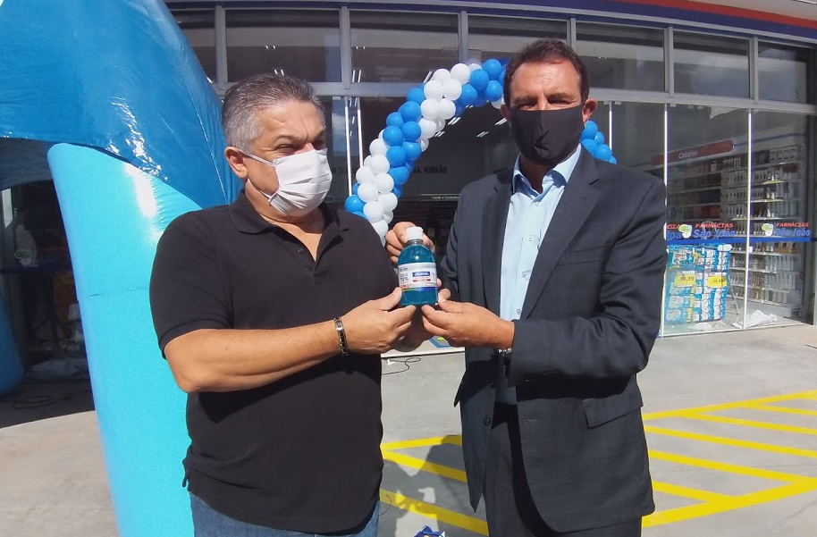 Rede de Farmácias São João inaugura loja em Chapecó (SC) e doa 1500 unidades de álcool gel