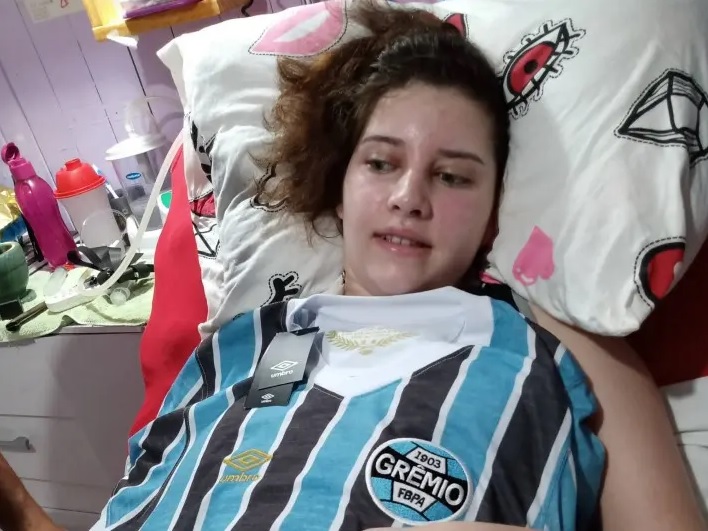 Casal de Parobé promove ações para custear despesas com doença da filha enquanto ela aguarda chamado para tratamento inédito nos EUA