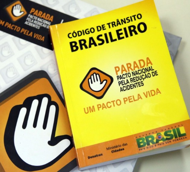 Validade da CNH, cadeirinha, faróis acesos durante o dia, pontuações; mudanças no Código de Trânsito acontecem em abril