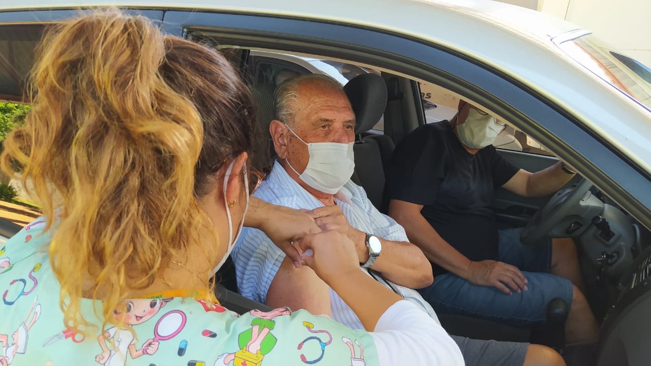 Drive-thru de vacinação contra o coronavírus para idosos de 77, 78 e 79 anos será realizado em Taquara