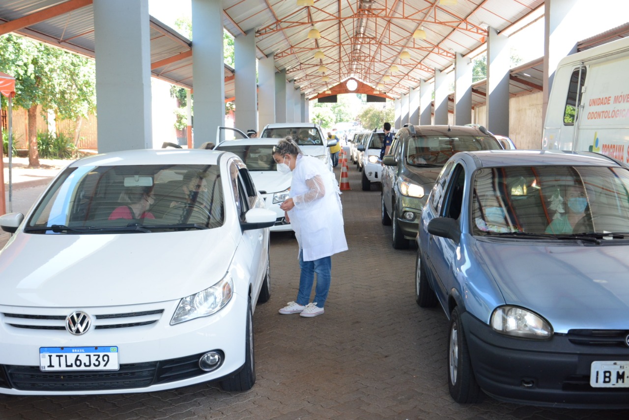 Mais um drive-thru para a vacinação de idosos de 85 anos ou mais acontecerá nesta terça-feira (23)