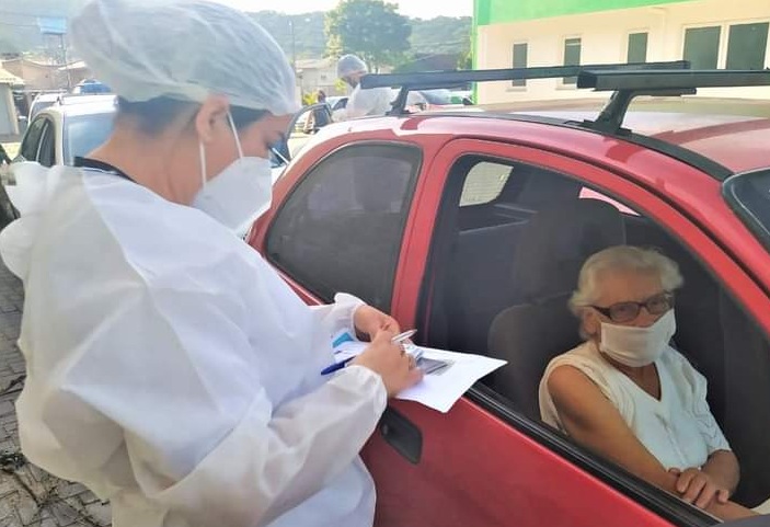Com movimento tranquilo, Parobé inicia vacinação de idosos com mais de 85 anos contra a Covid-19