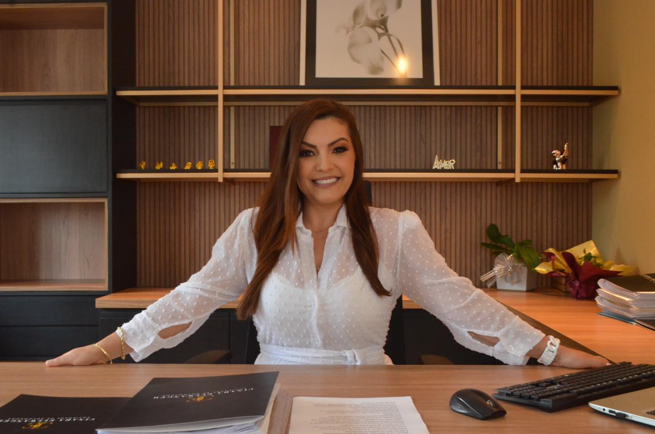 Advogada Cinara Ellwanger alia experiência e empatia com o cliente na condução de suas causas jurídicas