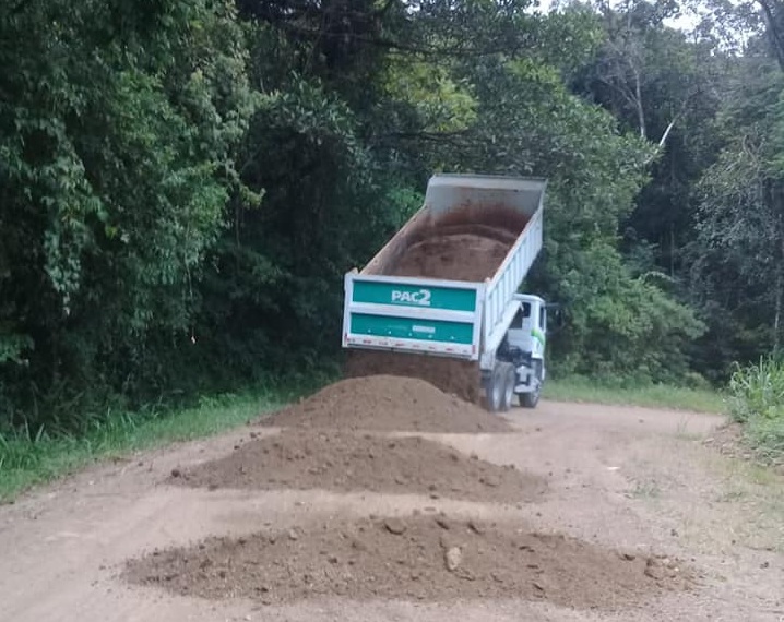 Prefeitura de Riozinho realiza manutenção de estrada do interior