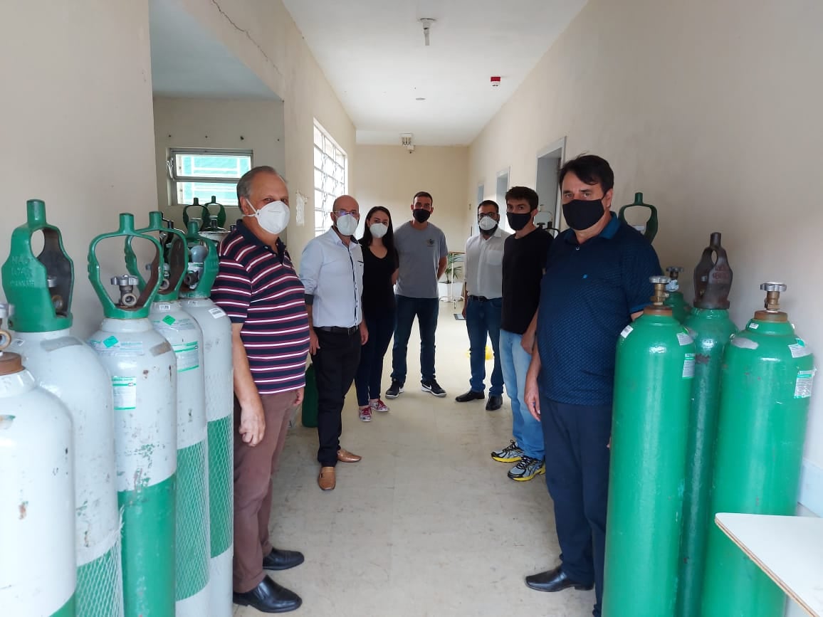 Associação dos Moradores do Alto Rolantinho doa 100 cilindros de oxigênio para a Fundação Hospitalar de Rolante