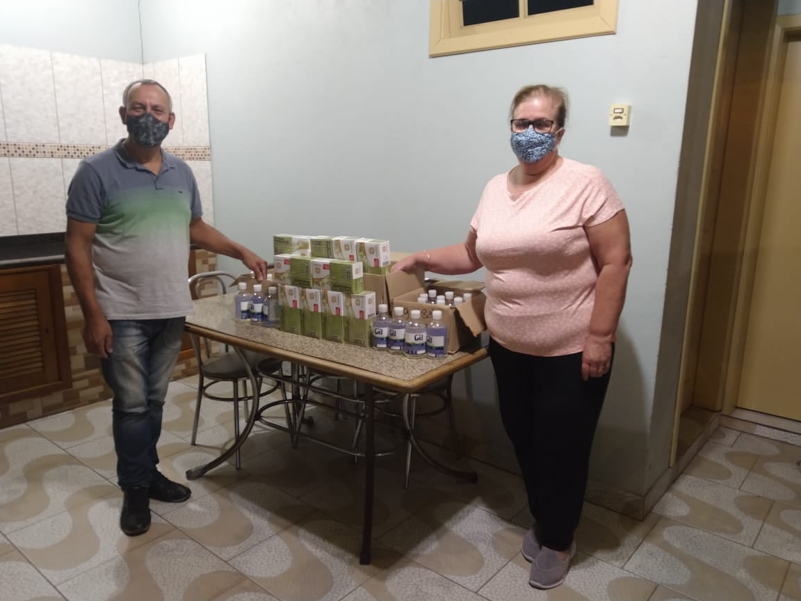 Moradora de Parobé faz doação de insumos ao Hospital São Francisco de Assis