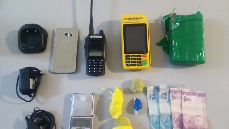 Jovens são presos por tráfico de entorpecentes no interior de Parobé