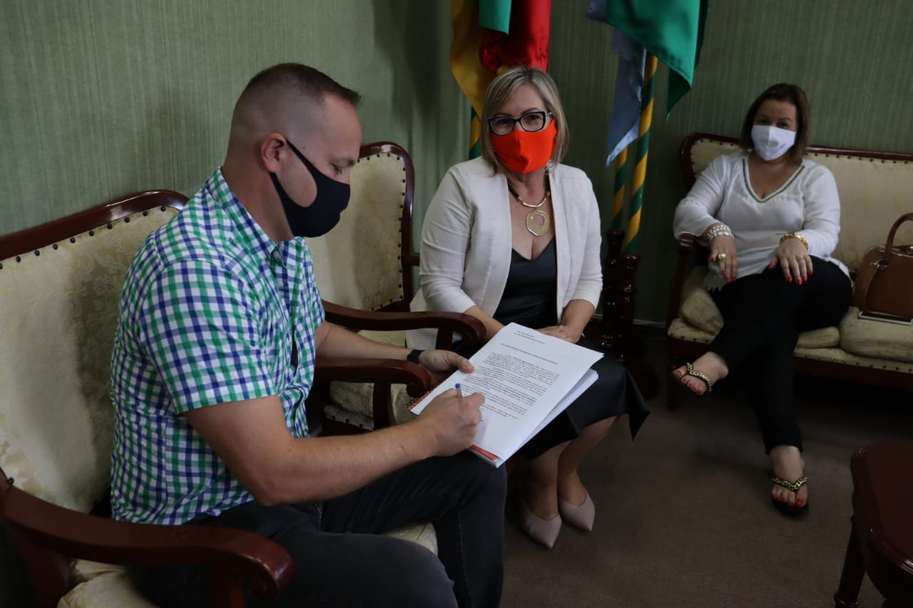 Prefeitura de Taquara firma contrato com empresa prestadora de serviços em tomografia