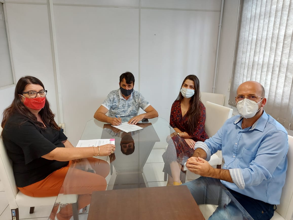 Rolante assina adesão ao consórcio público para aquisição de vacinas contra Covid-19