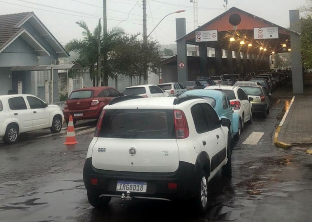 Moradores de Taquara, entre 73 e 76 anos, recebem nesta segunda-feira (22) a primeira dose da vacina contra o coronavírus