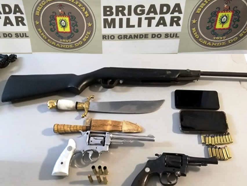 Suspeitos de roubo a residência em Três Coroas trocam tiros com a polícia e são mortos em Taquara