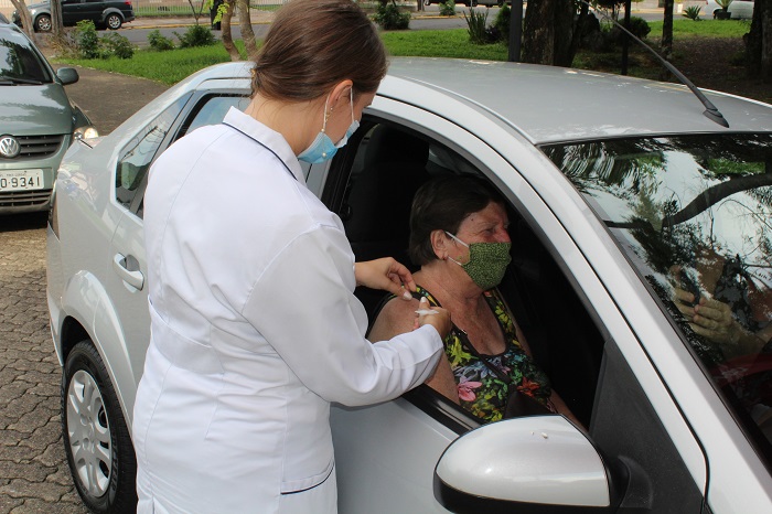 Três Coroas realizará segunda dose da vacina contra coronavírus para idosos de 85 anos ou mais