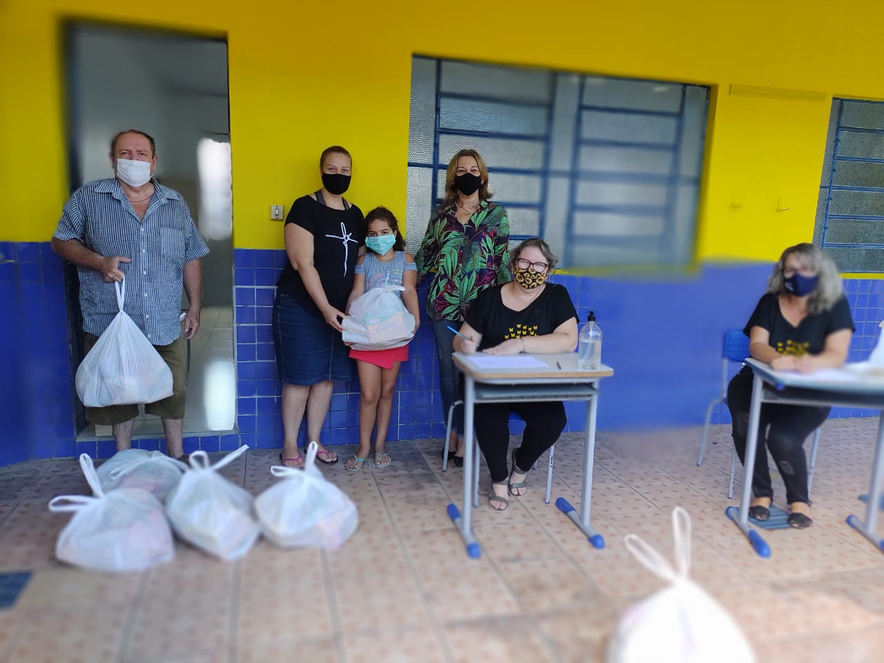 Prefeitura de Parobé distribui mais de 2 mil kits de alimentação para famílias de estudantes