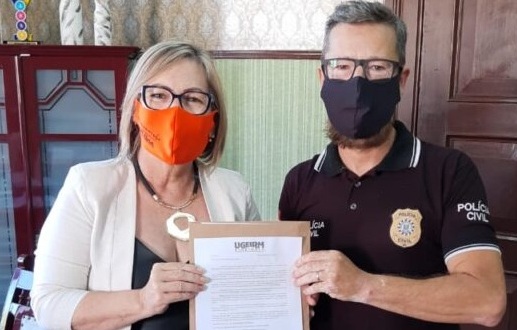 Diretor do sindicato da Polícia Civil entrega pedido de vacinação à prefeita de Taquara