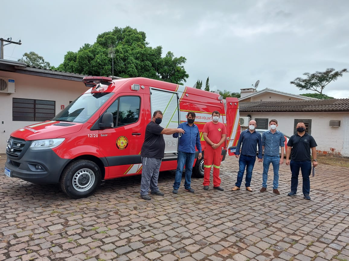 Prefeito de Rolante entrega ambulância para o Corpo de Bombeiros Voluntários do município
