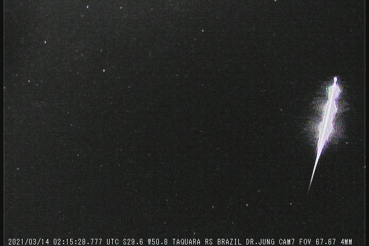 Novo meteoro ilumina o céu no Rio Grande do Sul; ASSISTA