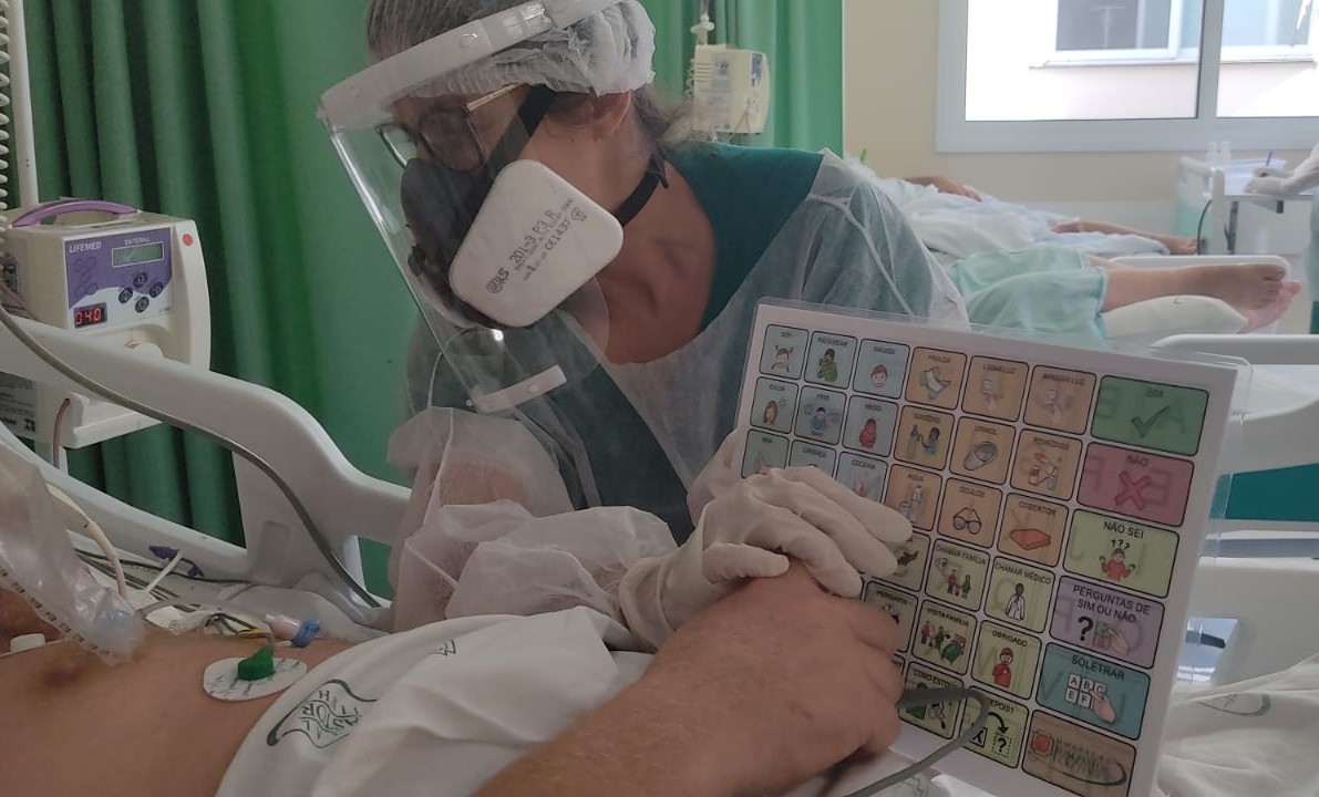 Saiba como os profissionais de saúde do Hospital de Igrejinha se comunicam com pacientes de internação Covid