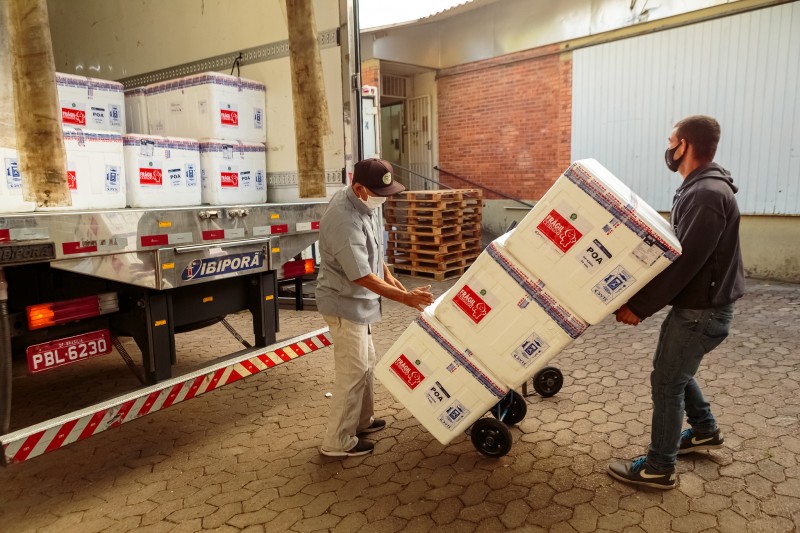 Maior remessa de vacinas contra coronavírus chega ao Rio Grande do Sul e Vale do Paranhana receberá 8.405 doses