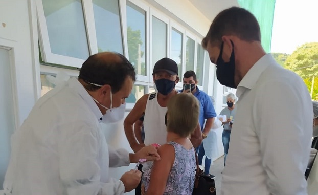 Prefeito de Parobé acompanha vacinação contra o coronavírus