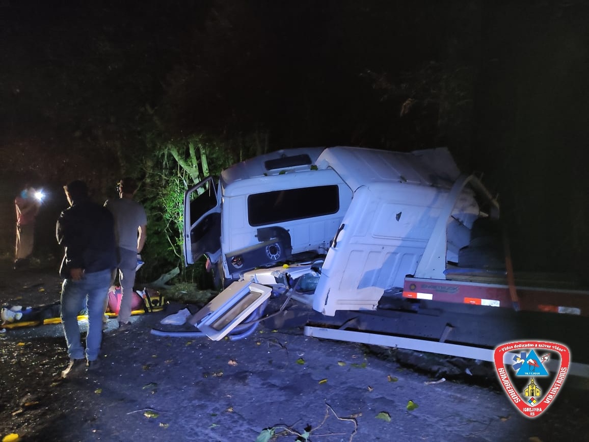 Colisão na ERS-020 em Igrejinha deixa duas pessoas feridas