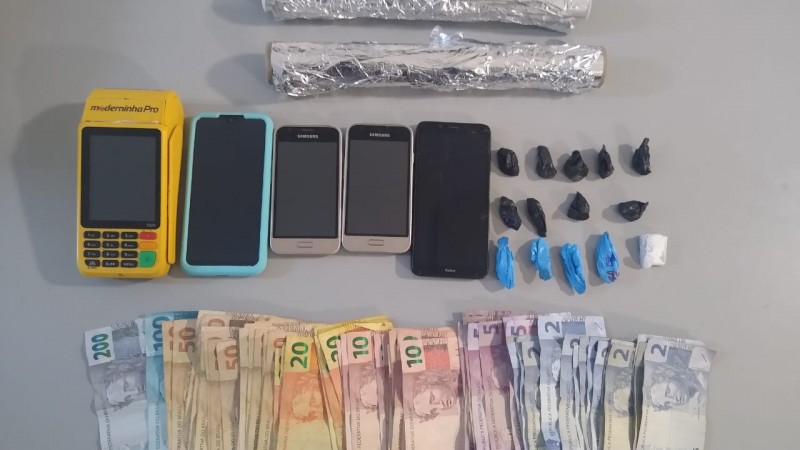 Brigada Militar de Parobé prende dois homens por tráfico de entorpecentes e um terceiro que estava foragido da justiça