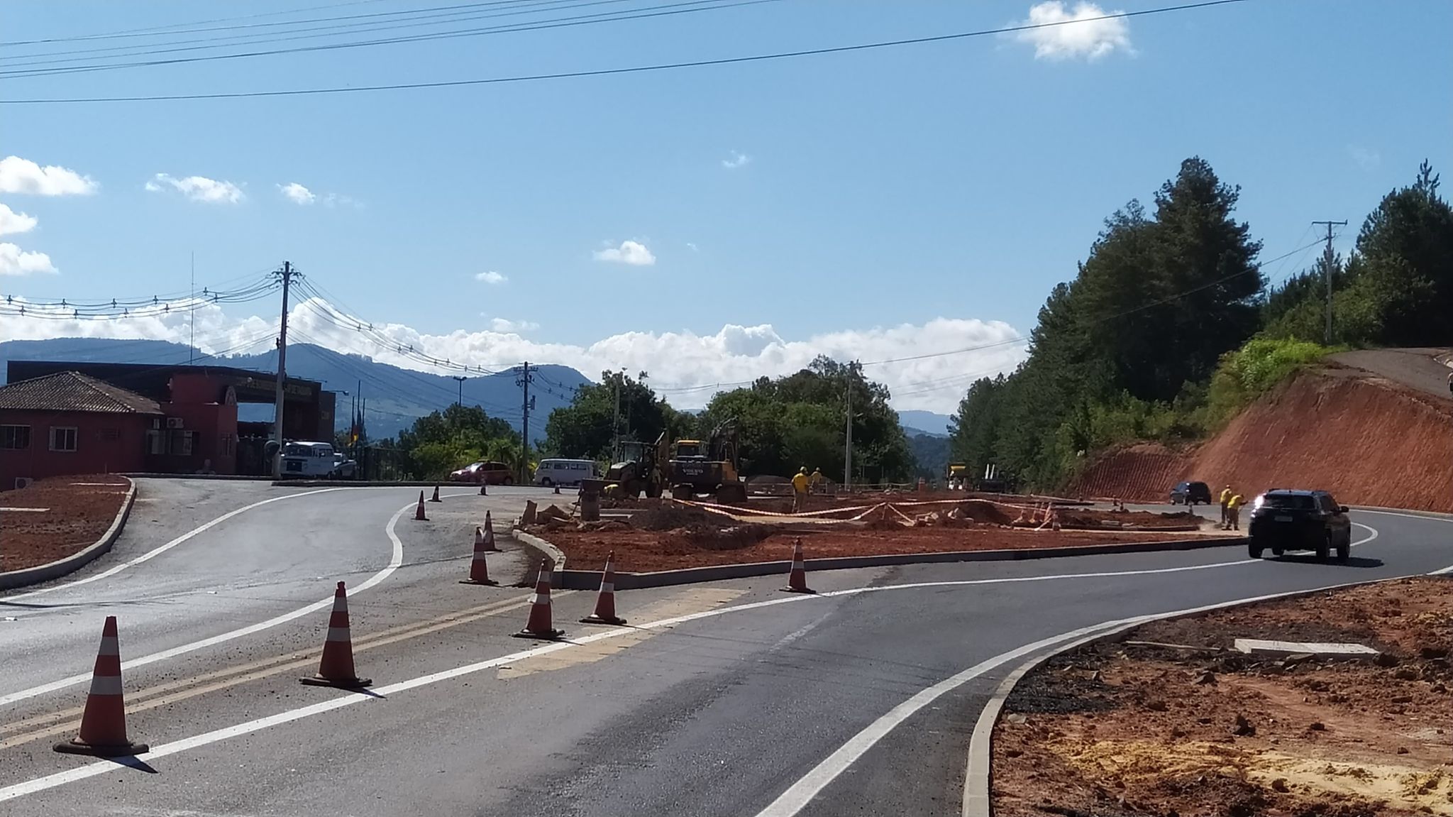 Obra de acesso ao quartel dos bombeiros na ERS-115, em Taquara, está em fase final
