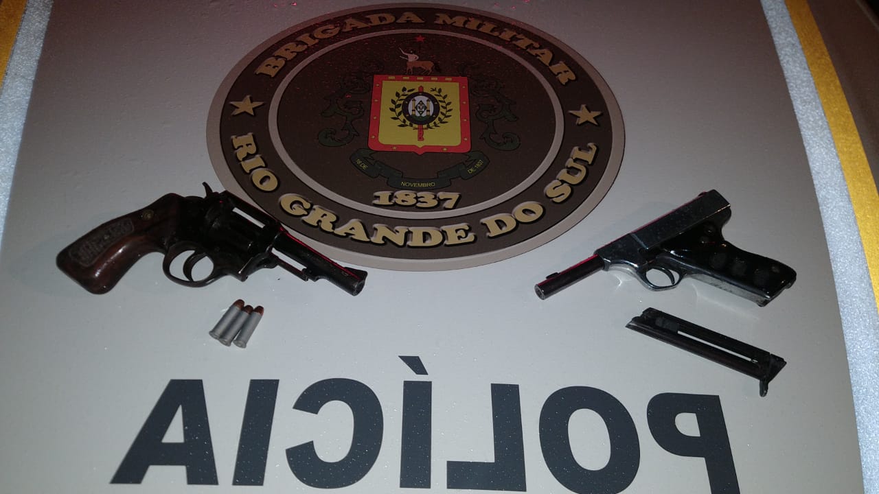Dupla é presa com armas e dois menores são apreendidos em Igrejinha