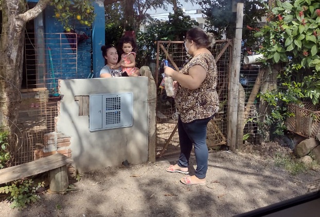 Famílias acompanhadas pelo PIM e Criança Feliz em Taquara recebem lembrança alusiva à Páscoa