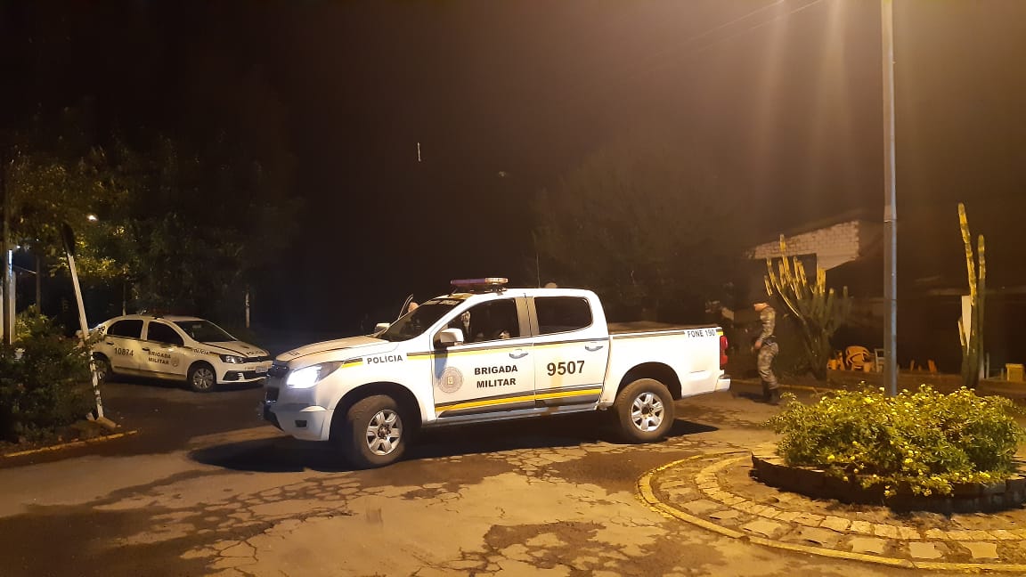 Homem morre e outro fica ferido durante tentativa de roubo a residência em Três Coroas