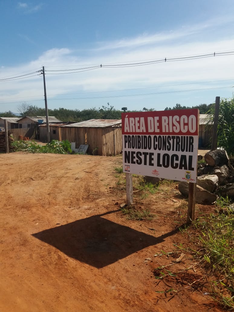 Prefeitura de Taquara notifica famílias com casas em área irregular localizada junto à ERS-239