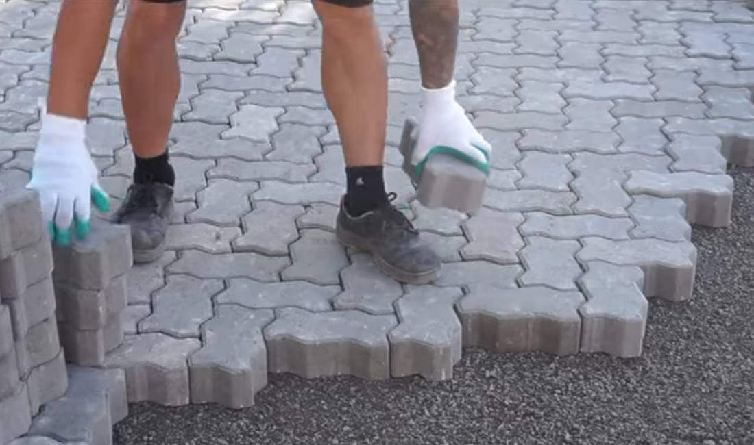 Prefeitura de Parobé realiza obras de pavimentação da rua Venâncio Aires, no bairro Solar