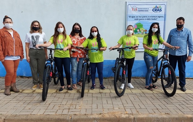 Visitadoras do PIM e do Criança Feliz em Rolante recebem bicicletas para auxiliar no seu trabalho
