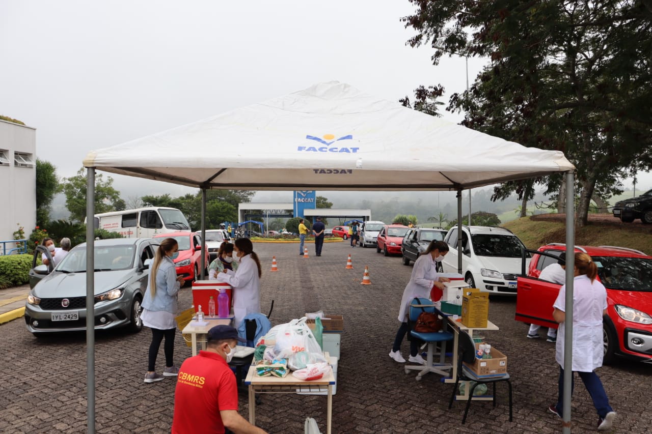 Taquara atualiza calendário e anuncia novo drive-thru de vacinação para pessoas de 62 e 63 anos