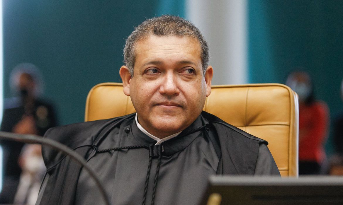 Ministro do STF libera celebrações religiosas presenciais