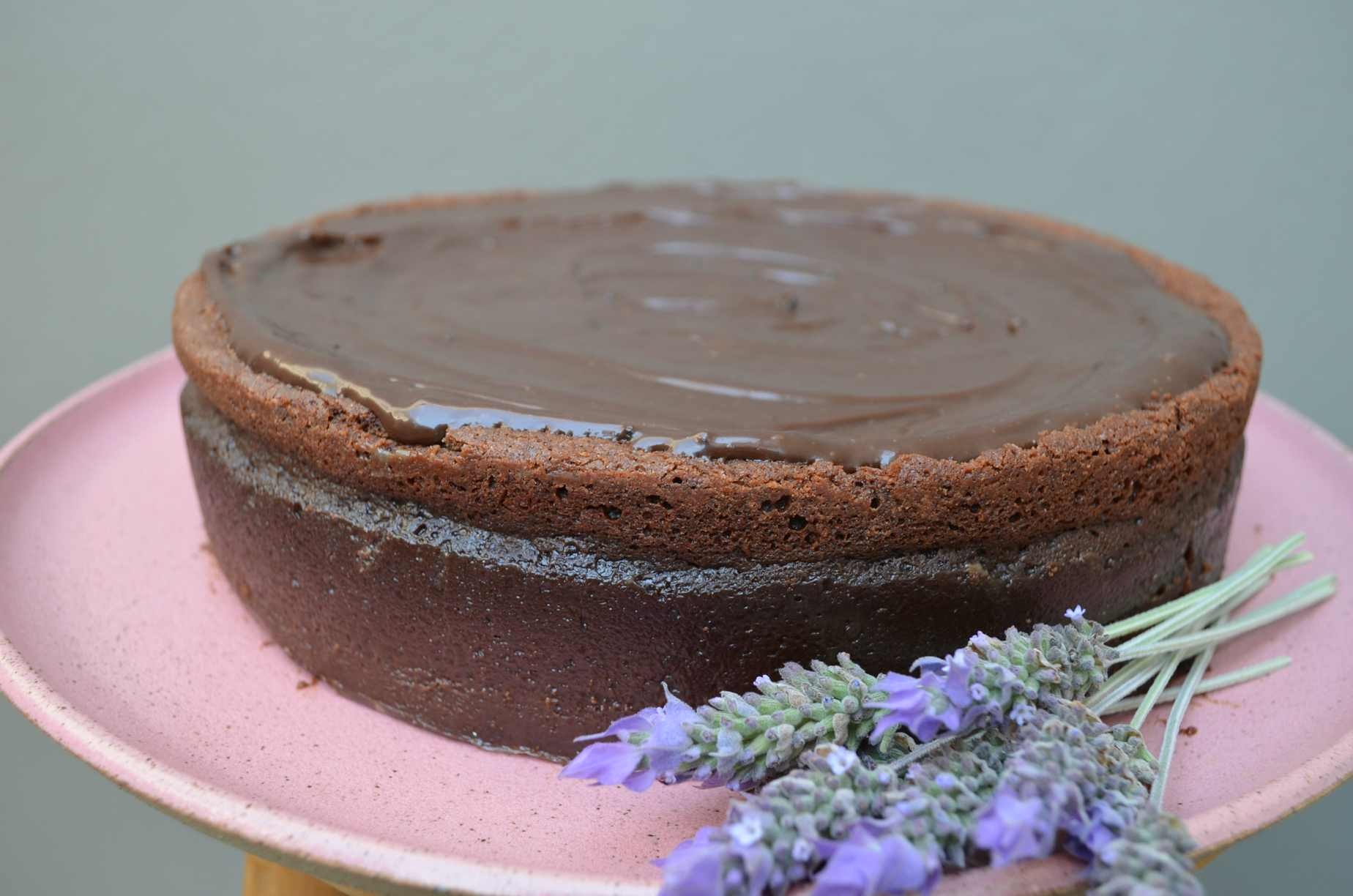 Aprenda a fazer uma incrível Torta Intensa de Chocolate, por Karla Fachinelli