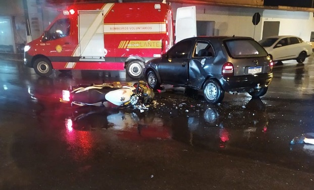 Colisão entre carro e moto deixa motociclista ferido em Rolante