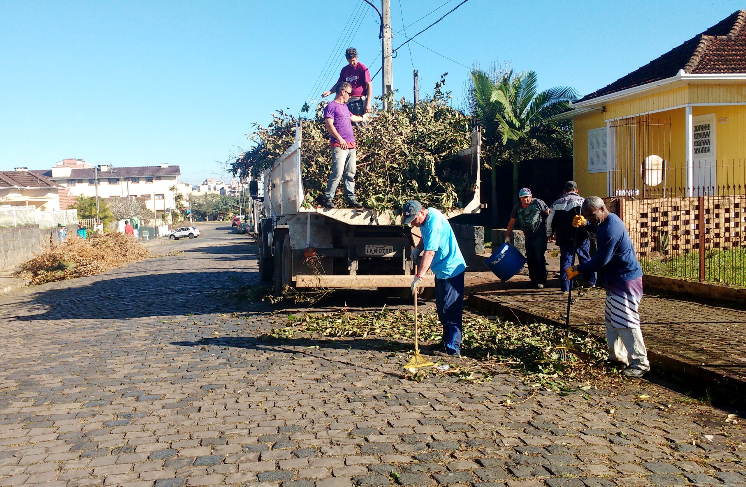Moradores dos bairros Santa Rosa e Km 4, em Taquara, tem até quarta-feira (26) para colocar podas na rua antes do recolhimento