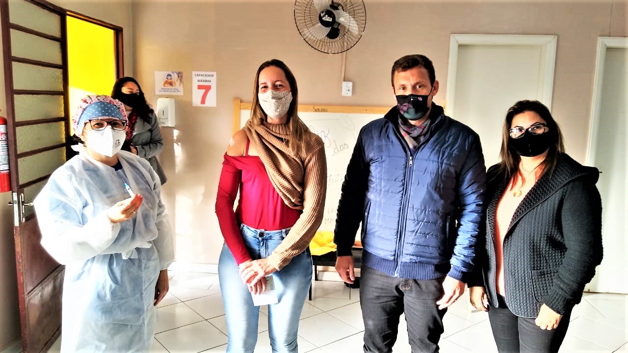 Parobé inicia vacinação de professores e profissionais da educação