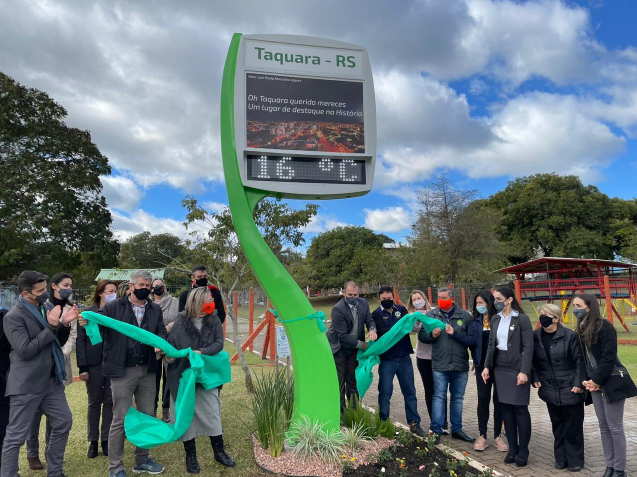 Sicredi Caminho das Águas inaugura relógio digital no Parque do Trabalhador de Taquara