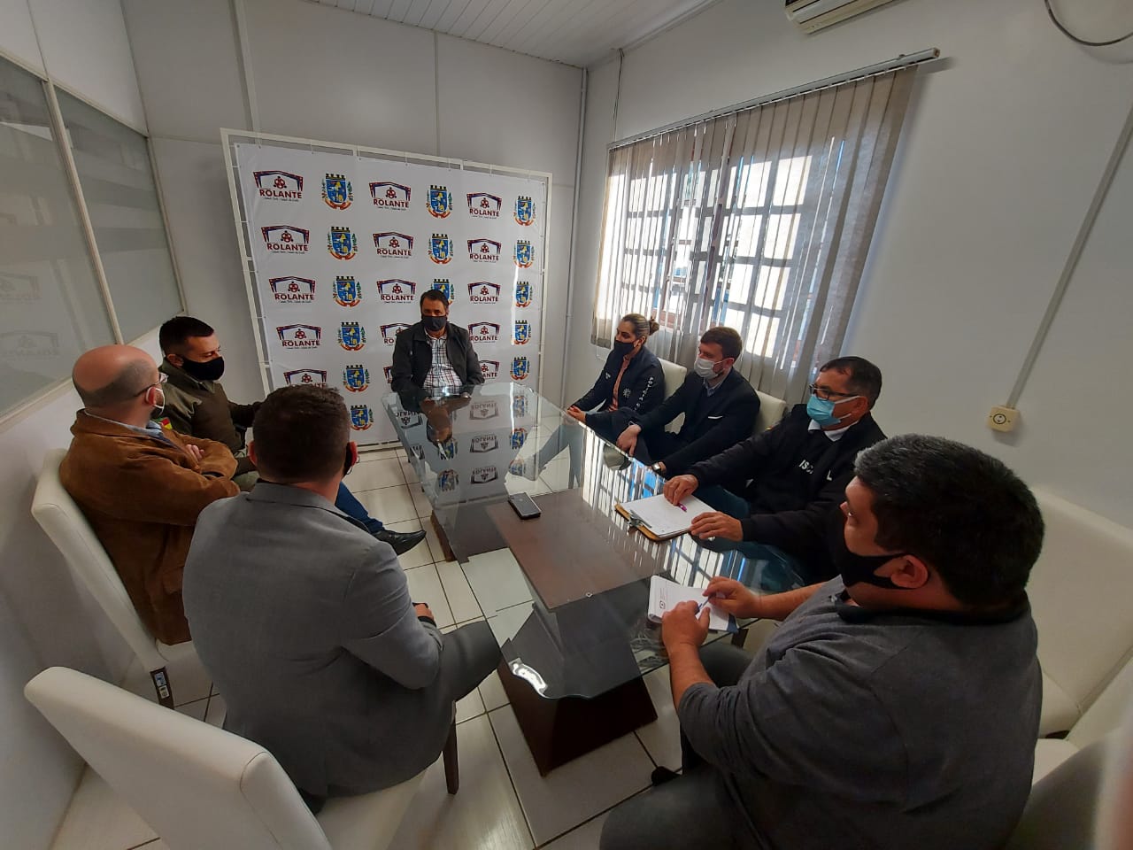 "Isso é inadmissível", declara prefeito de Rolante sobre aglomerações e vandalismos no centro da cidade