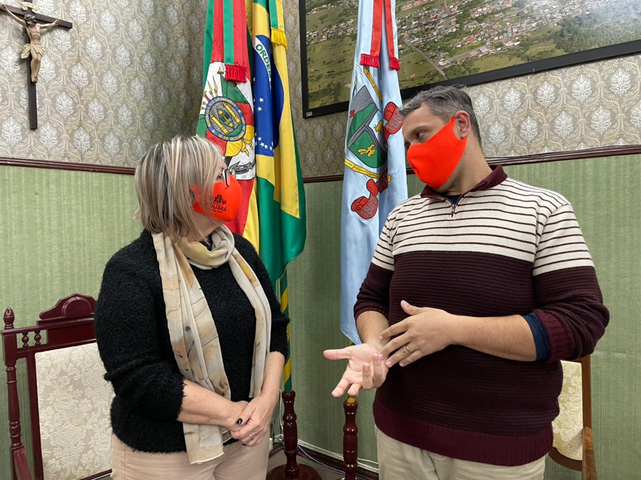 Profissionais do ensino fundamental e médio em Taquara recebem a vacina da Covid na sexta-feira (28)