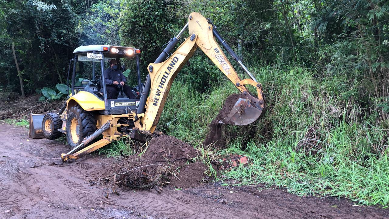Secretaria de Obras de Taquara trabalha na desobstrução de bueiros após chuvarada