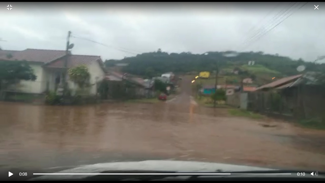 Taquara registra alagamentos em função da forte chuva