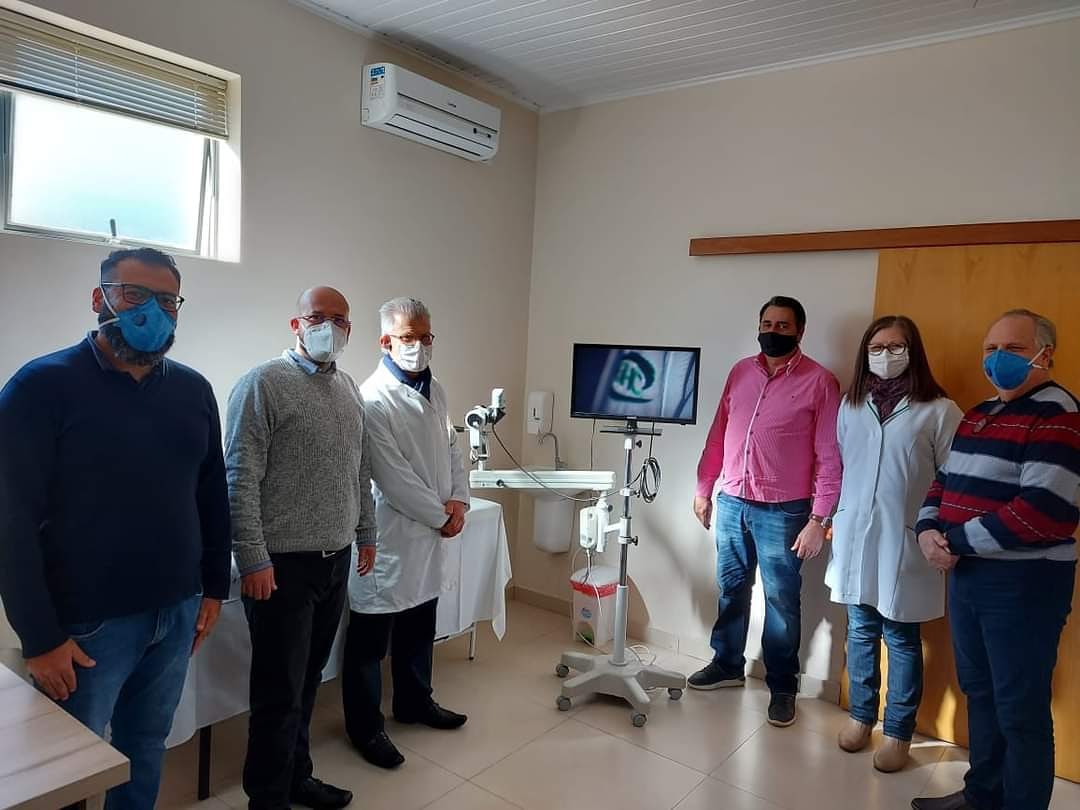 Prefeitura de Rolante entrega aparelho de colposcopia ao hospital do município